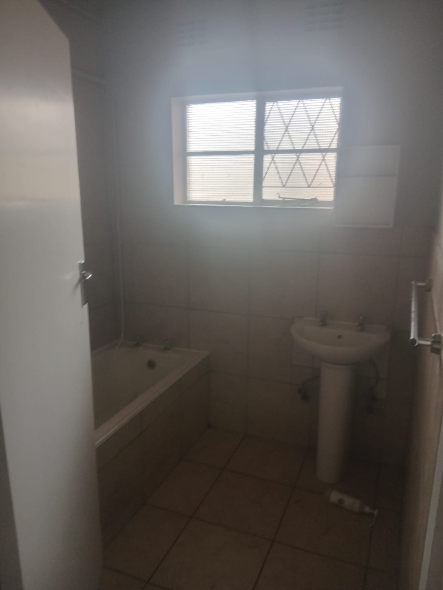 1 Bedroom Property for Sale in Southernwood Eastern Cape